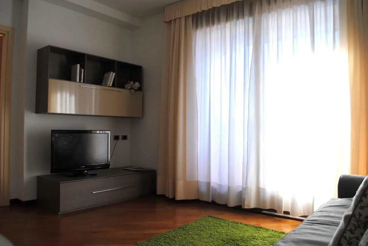 Bnbook - Residenza Naggi Casorate Sempione 0*,